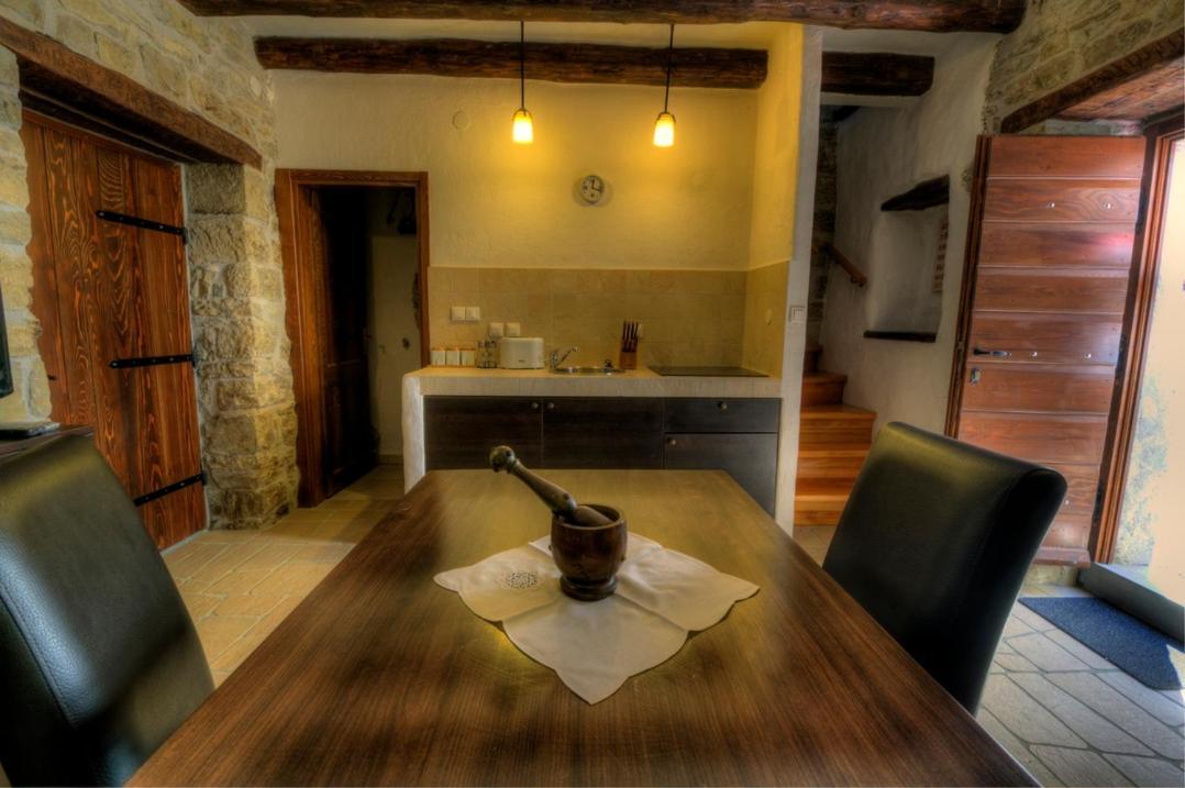Traditional Stone House Kotli Buzet Eksteriør billede